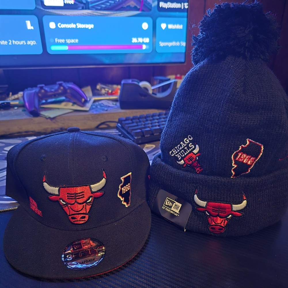 Chicago bulls snapback hat and beanie bundle